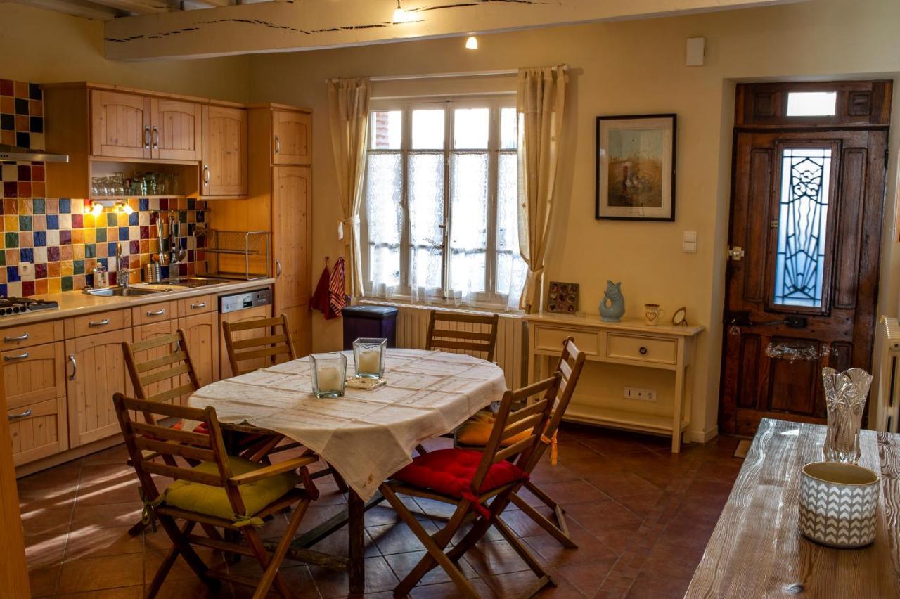 ¨Gîte du Café Suquet Giroussens Extérieur photo